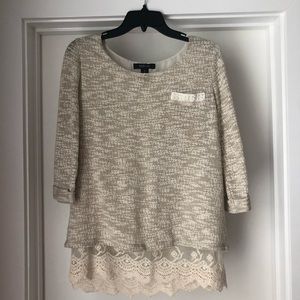 Knit tunic with lace trim